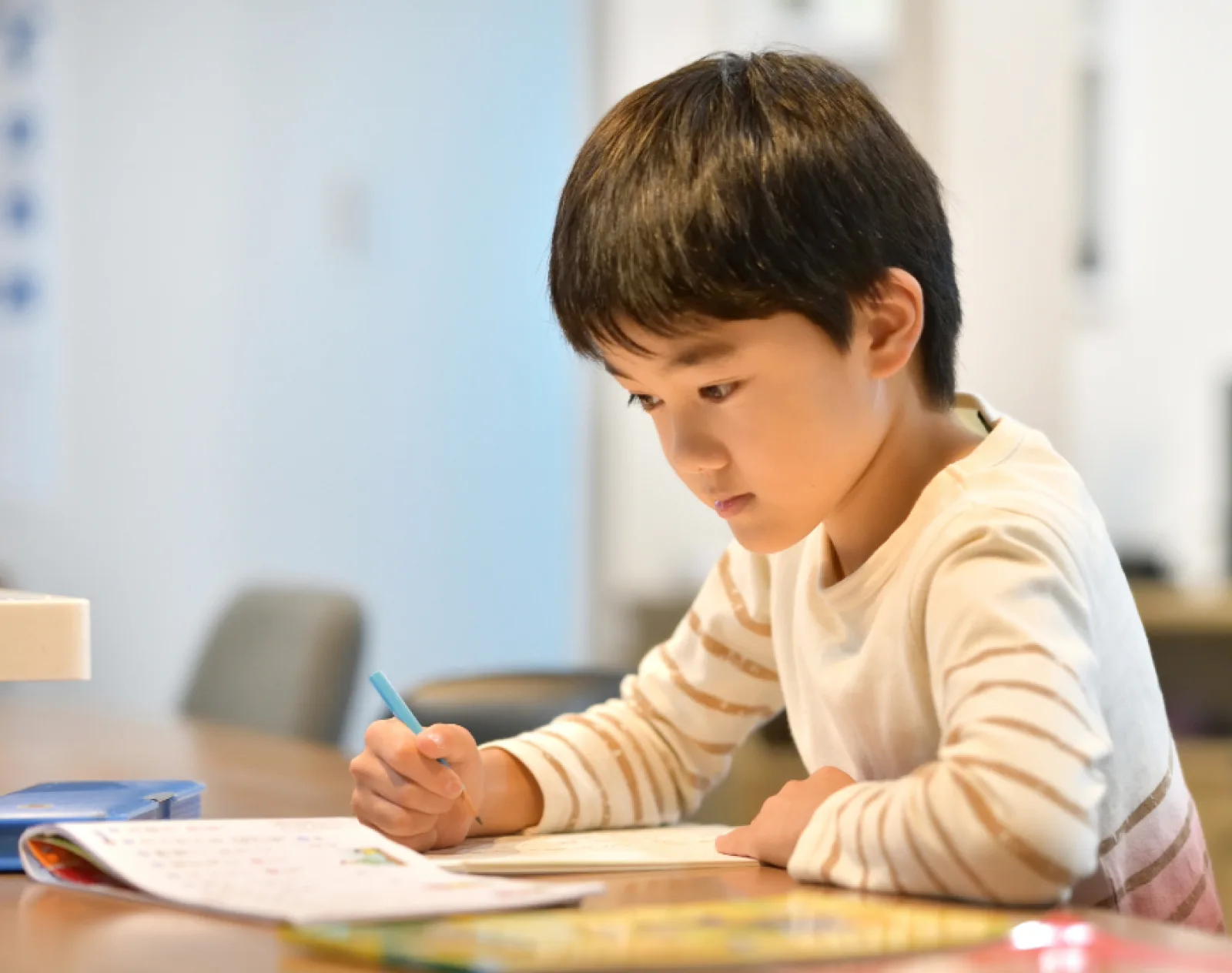 自分のペースで学ぶ子どものイメージ